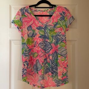 Lilly Pulitzer v-neck t-shirt